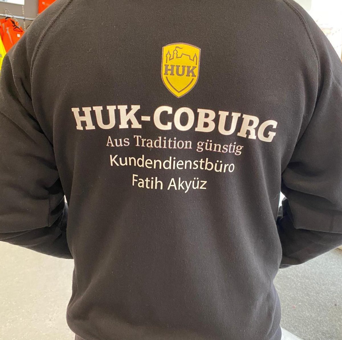 Hoodie mit großem Rückendruck